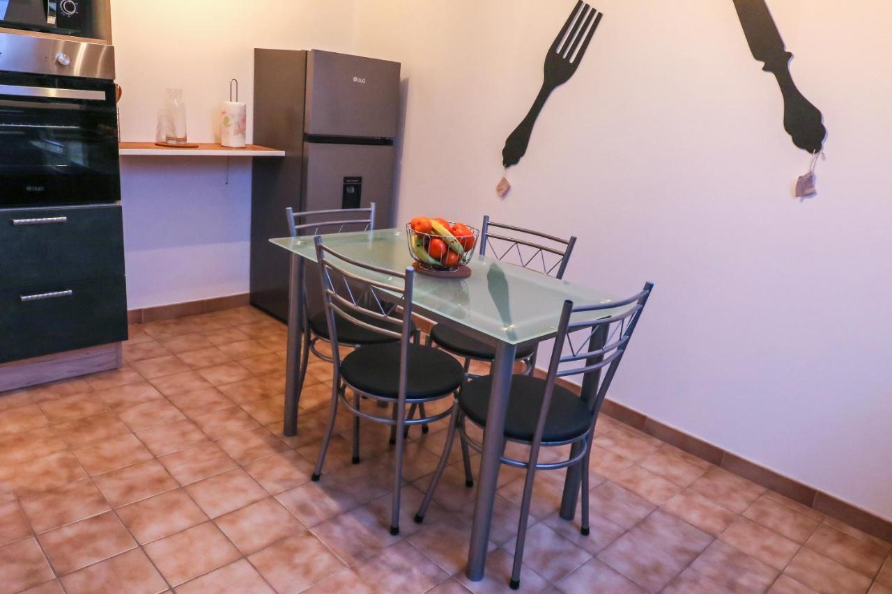איסודן Le Saint-Cyr, Centre-Ville, Cosy, Spacieux מראה חיצוני תמונה